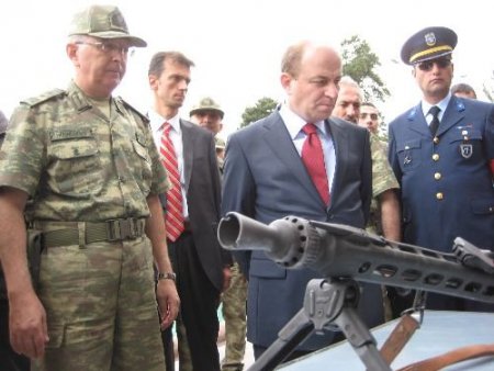 Vali Öztürk, Tsk'nın Silah Ve Envanter Sergisini Gezdi