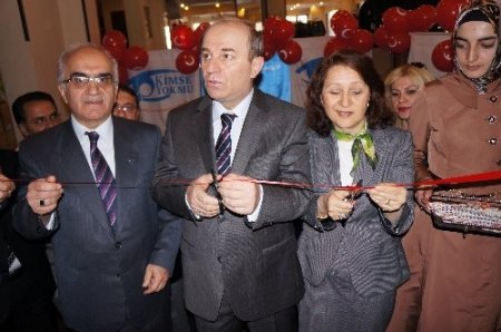 Vali Öztürk: Kimse Yok Mu dünyanın her yerine koşuyor