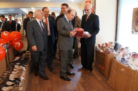 Vali Öztürk: Kimse Yok Mu dünyanın her yerine koşuyor