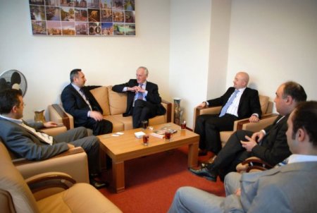 Vali Remkes, Amsterdam Genç İşadamları Derneği’ni Ziyaret Etti