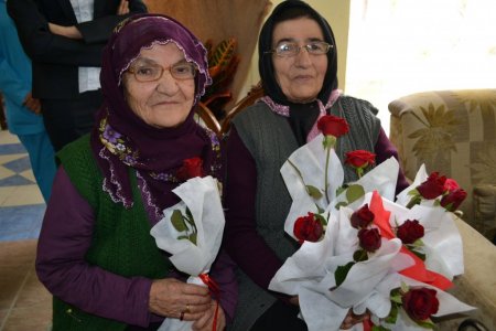 Vali Şahin, huzurevi sakinlerini ziyaret etti