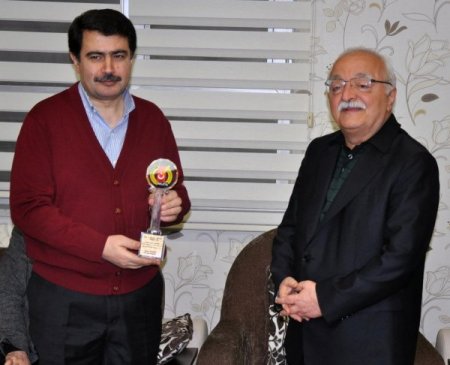 Vali Şahin: Gazeteciler, işimizin kolaylaşmasına vesile oluyor