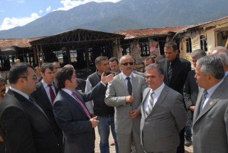 Vali Şahin: Yanan okulda eğitimin aksamaması için ne gerekiyorsa yapılacak