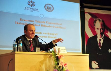 Vali Sebahattin Öztürk üniversite öğrencilerine 'hayat dersi' verdi