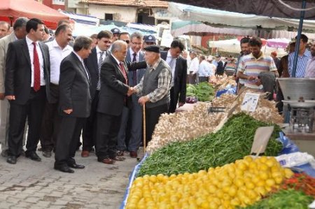 Vali Şentürk:aracılar Yüzünden Halk Sebze Ve Meyveyi 4-5 Kat Pahalı Tüketiyor