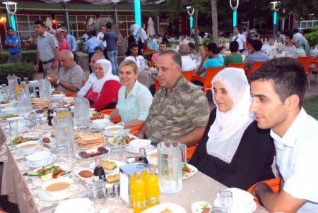 Vali Sodan Şehit Aileleri Ve Gazilerle Buluştu