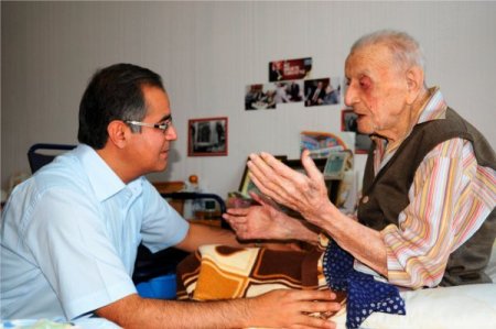 Vali Tapsız'ın Huzurevi Sakinleriyle Vedalaşması Duygulandırdı