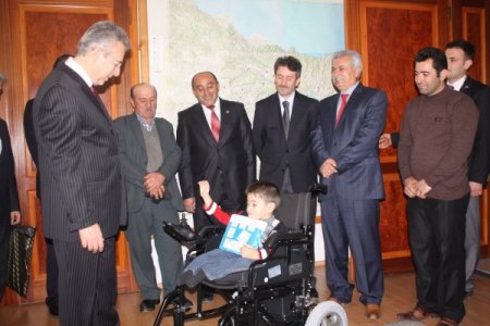 Vali Taşkesen 8 yaşındaki engelli Sedat'ın isteğini gerçekleştirdi
