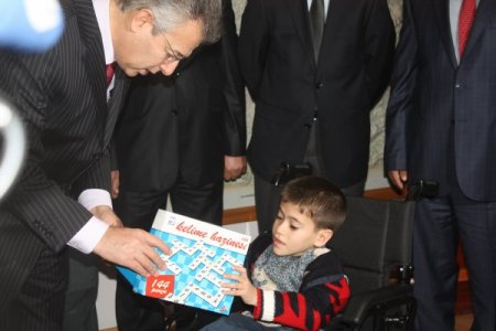 Vali Taşkesen 8 yaşındaki engelli Sedat'ın isteğini gerçekleştirdi