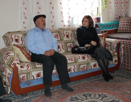 Vali Taşkesen'in eşi şehit ailesini ziyaret etti