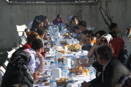 Vali Tekinarslan, Sevgi Evleri’ndeki çocukları konağında ağırladı