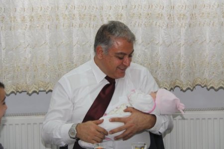 Vali Tekinarslan, sevgi evlerindeki çocukları ziyaret etti