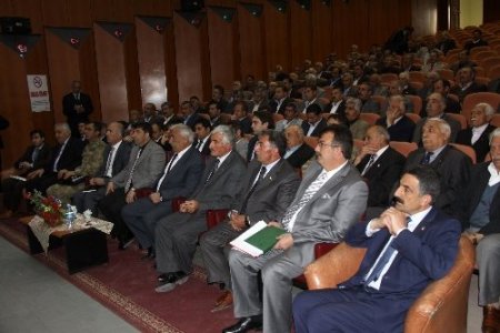 Vali Tekinarslan muhtarlarla bir araya geldi