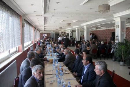 Vali Tekinarslan muhtarlarla bir araya geldi