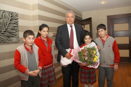 Vali Tekinarslan'dan öğrencilere: Hedeflerinize ulaşmak için çok çalışın