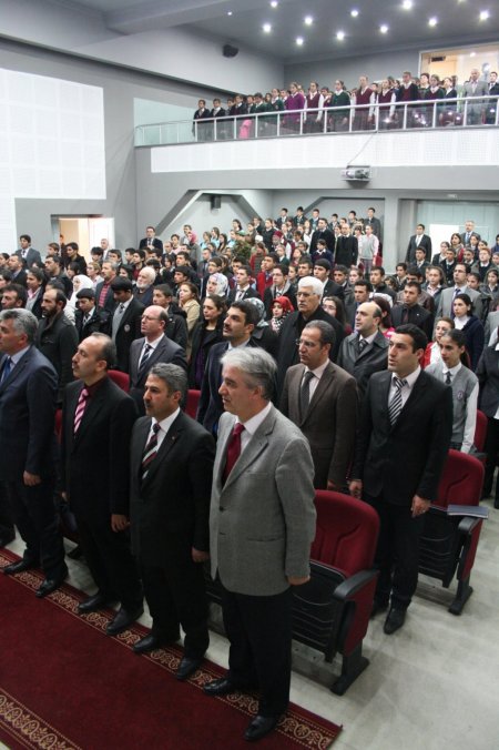 Vali Tepe: Akif, eserlerinde birlik ve beraberlik vurgusu yapıyor