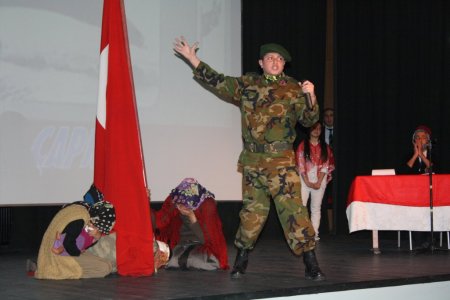 Vali Tepe: Akif, eserlerinde birlik ve beraberlik vurgusu yapıyor