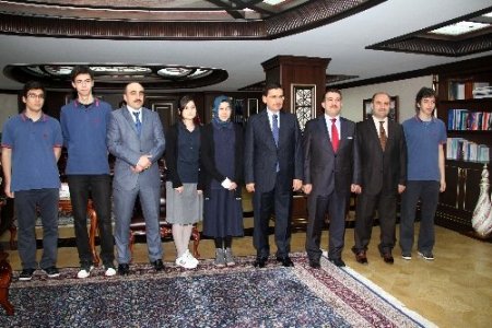 Vali Topaca, Erkullu öğrencileri kabul etti