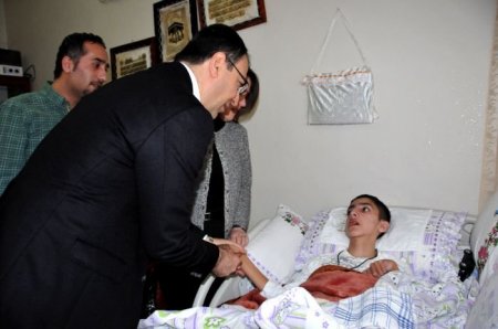 Vali Toprak, hasta ve yoksulların kaldığı vakıf evlerini ziyaret etti