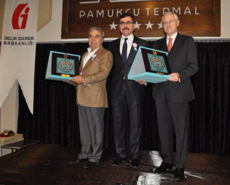 Vali Turhan: Bu ülkede istihdam sağlayanlar gerçek kahramanlardır