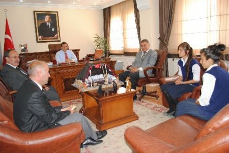 Vali Türker'e Yörük Çadırı Hediye Ettiler