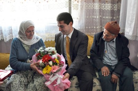 Vali Yardımcısı Pala, yaşlıları ziyaret etti