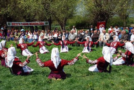 Vali Yardımcısı Ve Belediye Başkanı Mera Açılışında Kepenek Giydi