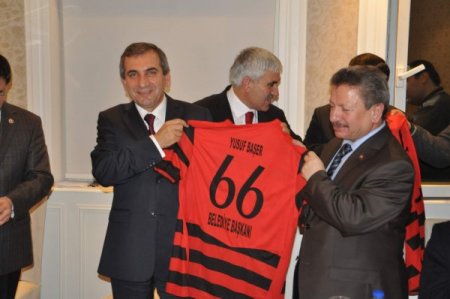 Vali Yazıcı: İnsanlar, kendi kültür ve değerlerini korumalı ve sahip çıkmalı