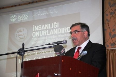 Vali Yılmaz: Muhabbet ile Muhammed'i birbirinden ayırmayan kültürün çocuklarıyız