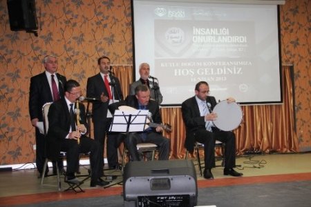 Vali Yılmaz: Muhabbet ile Muhammed'i birbirinden ayırmayan kültürün çocuklarıyız