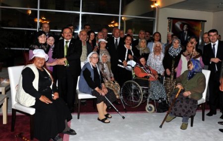 Vali Yüksel, İftarını Huzurevi Sakinleriyle Yaptı