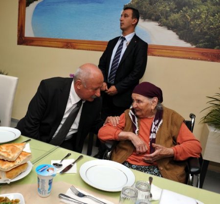 Vali Yüksel, İftarını Huzurevi Sakinleriyle Yaptı