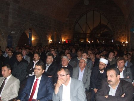 Vali Yurdakul: Batı'dan gelip yardım dağıtan iş adamlarımızı tebrik ediyorum