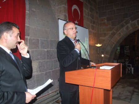 Vali Yurdakul: Batı'dan gelip yardım dağıtan iş adamlarımızı tebrik ediyorum