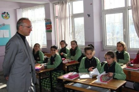 Vali Yurdakul’dan anaokuluna ziyaret