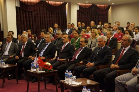 Validen bölge müdürlerine kutlamaları vatandaşa ulaşacak şekilde yapın uyarısı