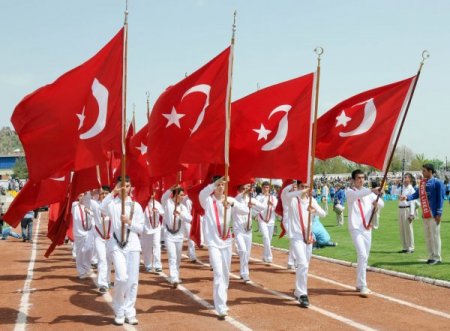 Vali'den Tören Eleştirisi: Fazla Bir Emek Harcanmamış