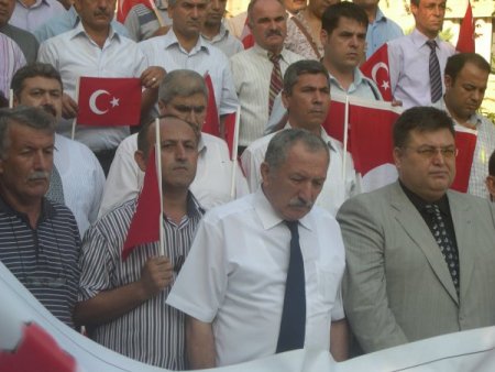 Valilik bahçesinde terör tepkisi