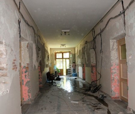 Valilik Binası Burdur Bejiyle Bütünleşiyor