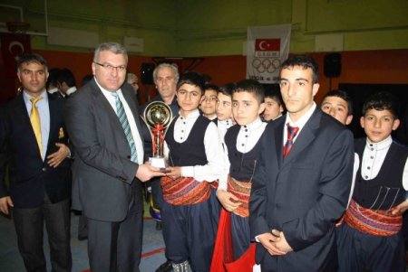 Valilik Kupası Halk Oyunları Yarışması Yapıldı
