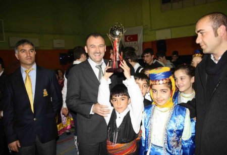 Valilik Kupası Halk Oyunları Yarışması Yapıldı