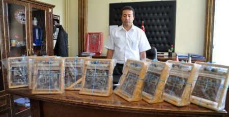 Valilikte Bekleyen Hediyelik İsimli Halılar Sahiplerine Verilecek