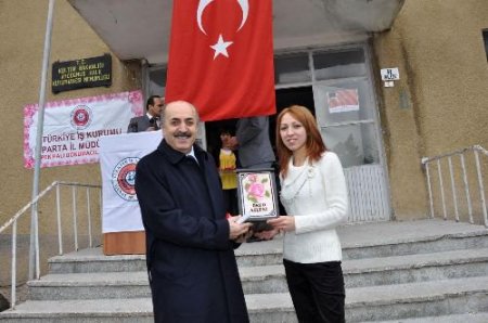 Valisi Öner'den Bayanlara Tavsiye: Dizi Ve Televole Programlarını İzleyerek Zaman Tüketmeyin