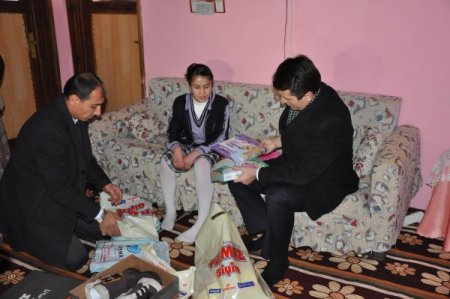 Valiye okumak istediğini söyleyen kız öğrencinin ailesini kaymakam ikna etti