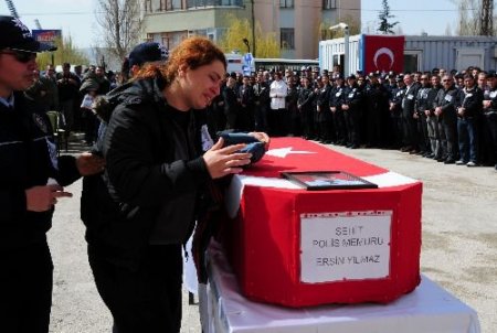 Van, Şehitlerini Ağıtlarla Uğurladı