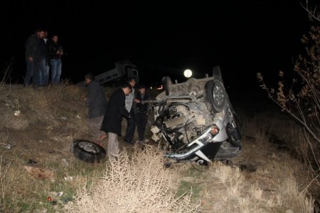 Van - Başkale yolunda kaza: 2 yaralı