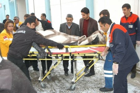 Van-başkale Yolunda Kaza: 3 Yaralı