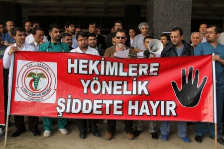 Van Bölge Eğitim Ve Araştırma Hastanesi'nde Doktora Şiddet