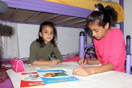 Van depreminde Cumhurbaşkanı'ndan çorap isteyen Helin ailesinin yüzünü güldürdü