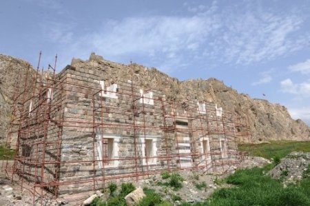 Van depreminde hasar gören tarihi yapılar restore ediliyor